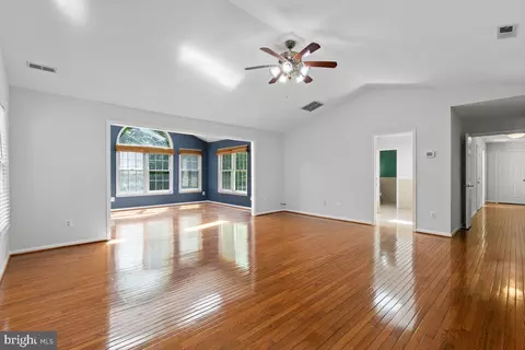 Living - 6367 Etheridge Ln, Manassas, VA 20112 photo 9 of 10
