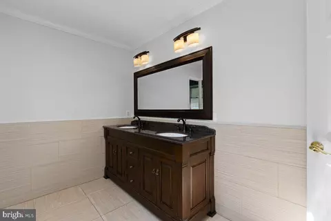 Bath - 6367 Etheridge Ln, Manassas, VA 20112 photo 2 of 5