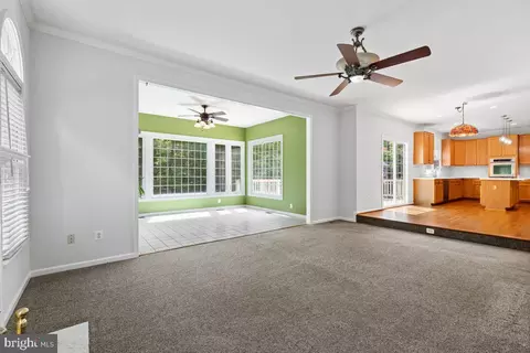 Living - 6367 Etheridge Ln, Manassas, VA 20112 photo 8 of 10