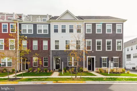 17661 Falcon Heights St, Dumfries, VA 22026