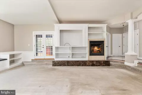 Living - 16512 Gaines Rd, Broad Run, VA 20137 photo 5 of 18