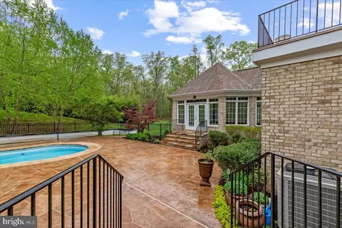 Exterior - 16512 Gaines Rd, Broad Run, VA 20137 photo 4 of 26