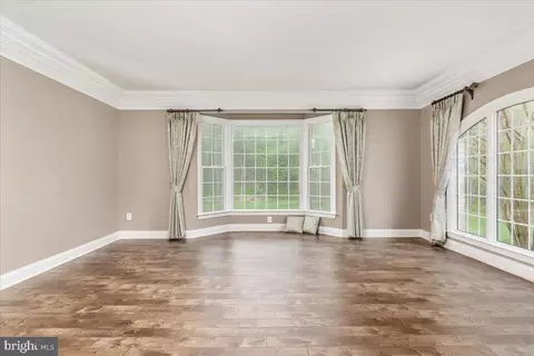 Living - 16512 Gaines Rd, Broad Run, VA 20137 photo 3 of 18
