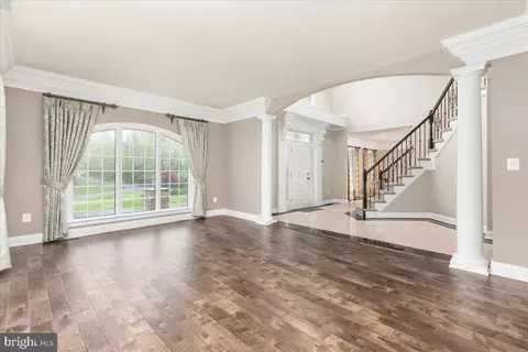 Living - 16512 Gaines Rd, Broad Run, VA 20137 photo 2 of 18