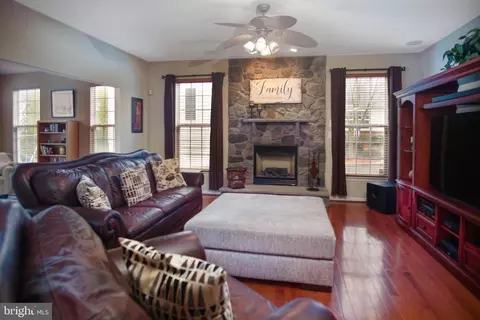 Living - 13643 Dodsworth Dr, Bristow, VA 20136 photo 5 of 10