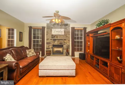 Living - 13643 Dodsworth Dr, Bristow, VA 20136 photo 4 of 10