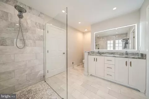 Bath - 14243 Clatterbuck Loop, Gainesville, VA 20155 photo 1 of 5