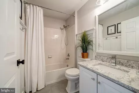 Bath - 14243 Clatterbuck Loop, Gainesville, VA 20155 photo 4 of 5