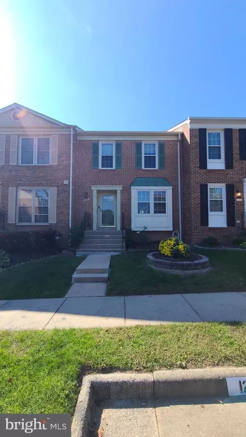 12151 Stallion Ct, Woodbridge, VA 22192