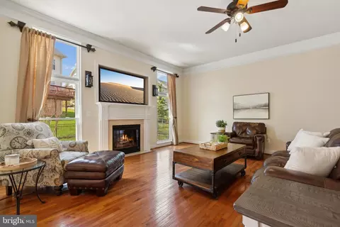 Living - 9375 Falling Water Dr, Bristow, VA 20136 photo 2 of 6