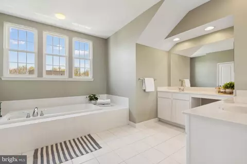 Bath - 9375 Falling Water Dr, Bristow, VA 20136 photo 4 of 4