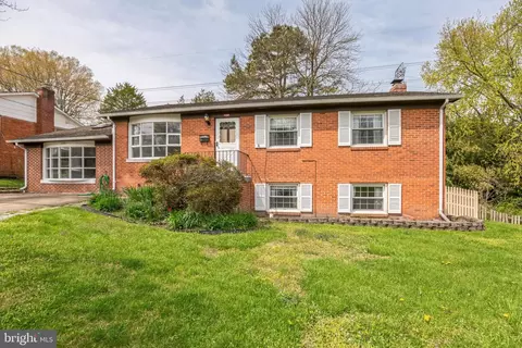 2257 W Longview Dr, Woodbridge, VA 22191