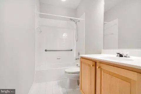 Bath - 13428 Fieldstone Way, Gainesville, VA 20155 photo 4 of 5