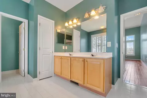 Bath - 13428 Fieldstone Way, Gainesville, VA 20155 photo 2 of 5