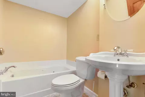 Bath - 13428 Fieldstone Way, Gainesville, VA 20155 photo 3 of 5