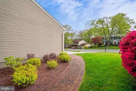 Exterior - 15134 Holleyside Dr, Dumfries, VA 22025 photo 8 of 9