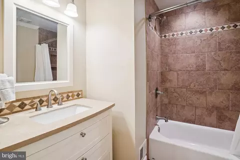 Bath - 15134 Holleyside Dr, Dumfries, VA 22025 photo 4 of 4