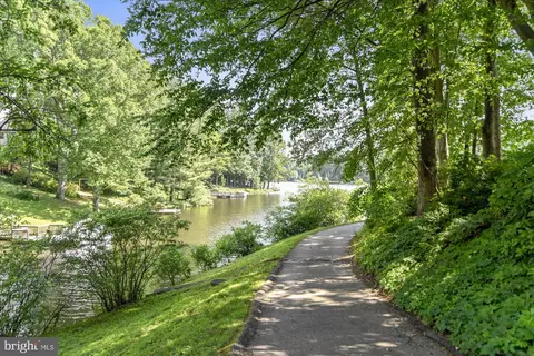 View/Area - 15134 Holleyside Dr, Dumfries, VA 22025 photo 6 of 7