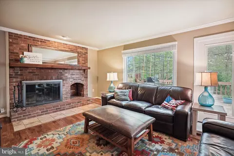 Living - 15134 Holleyside Dr, Dumfries, VA 22025 photo 1 of 5
