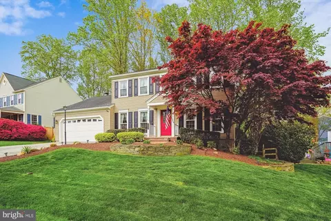 Exterior - 15134 Holleyside Dr, Dumfries, VA 22025 photo 2 of 9