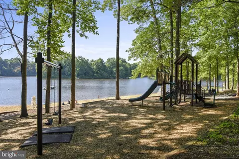 View/Area - 15134 Holleyside Dr, Dumfries, VA 22025 photo 4 of 7
