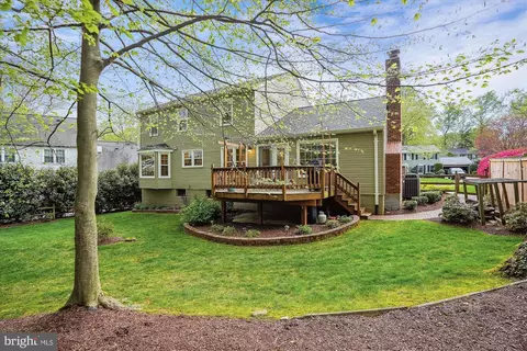 Exterior - 15134 Holleyside Dr, Dumfries, VA 22025 photo 6 of 9