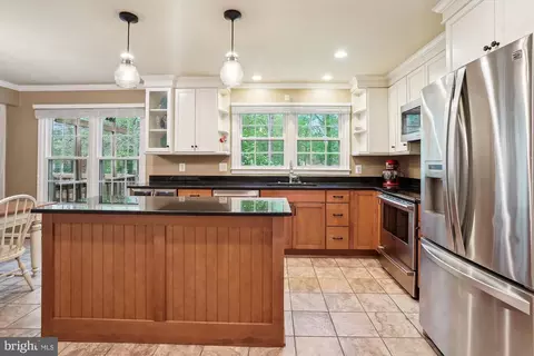Kitchen - 15134 Holleyside Dr, Dumfries, VA 22025 photo 4 of 6