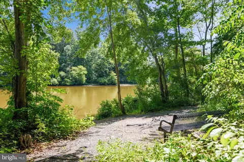 View/Area - 15134 Holleyside Dr, Dumfries, VA 22025 photo 3 of 7