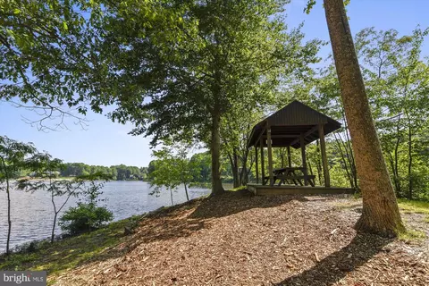 View/Area - 15134 Holleyside Dr, Dumfries, VA 22025 photo 2 of 7