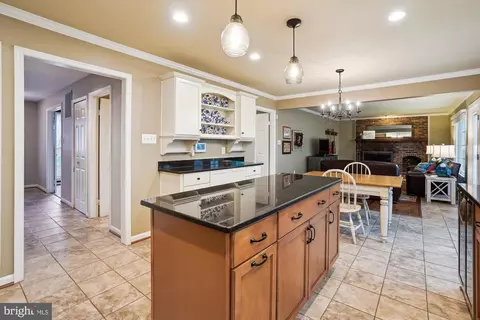 Kitchen - 15134 Holleyside Dr, Dumfries, VA 22025 photo 5 of 6