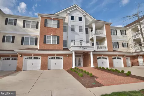 15201 Royal Crest Dr #304, Haymarket, VA 20169