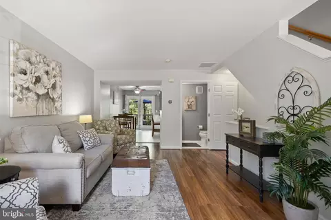Living - 15515 Three Otters Pl, Manassas, VA 20112 photo 4 of 7
