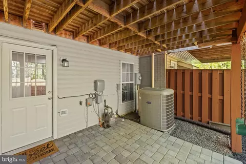 Exterior - 15515 Three Otters Pl, Manassas, VA 20112 photo 9 of 12