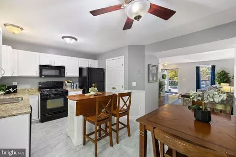 Kitchen - 15515 Three Otters Pl, Manassas, VA 20112 photo 4 of 4