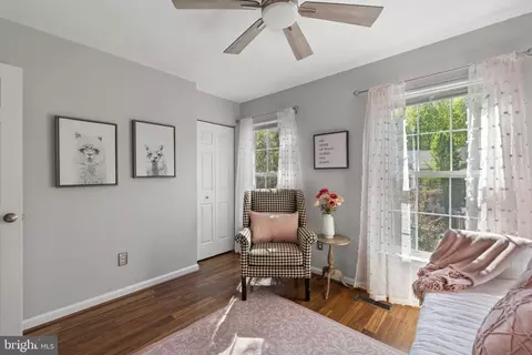 Living - 15515 Three Otters Pl, Manassas, VA 20112 photo 5 of 7