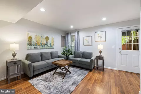 Living - 15515 Three Otters Pl, Manassas, VA 20112 photo 6 of 7