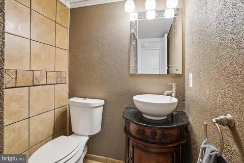 Bath - 15243 Streamside Ct, Dumfries, VA 22025 photo 1 of 4