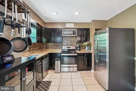 Kitchen - 15243 Streamside Ct, Dumfries, VA 22025 photo 1 of 3