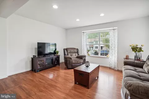 Living - 15243 Streamside Ct, Dumfries, VA 22025 photo 3 of 3