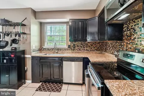 Kitchen - 15243 Streamside Ct, Dumfries, VA 22025 photo 2 of 3