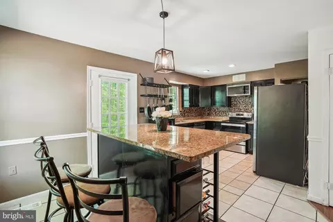 Kitchen - 15243 Streamside Ct, Dumfries, VA 22025 photo 3 of 3