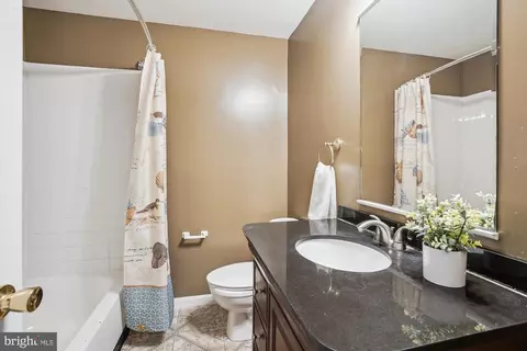 Bath - 15243 Streamside Ct, Dumfries, VA 22025 photo 4 of 4