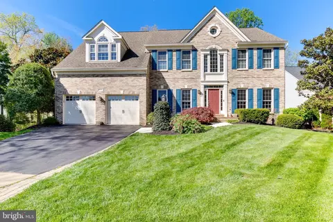 8044 Arcadian Shore Ct, Gainesville, VA 20155
