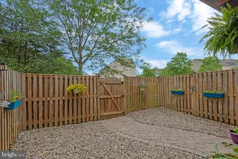 8915 Benchmark Ln, Bristow, VA 20136 photo 27