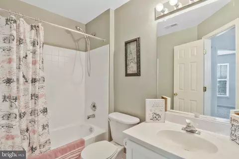 8915 Benchmark Ln, Bristow, VA 20136 photo 23