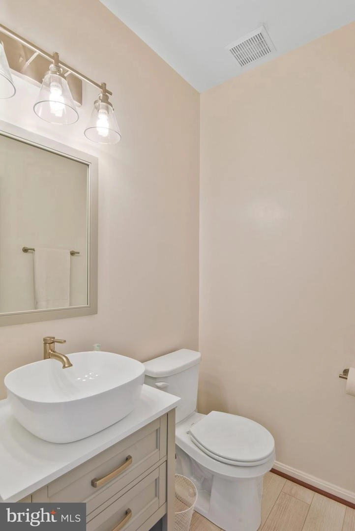 8915 Benchmark Ln, Bristow, VA 20136 photo 18