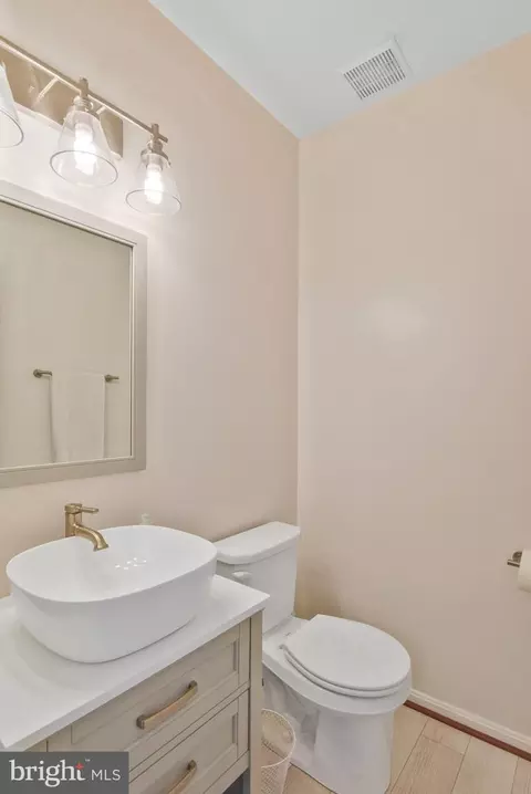 8915 Benchmark Ln, Bristow, VA 20136 photo 18