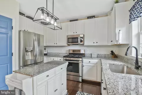 8915 Benchmark Ln, Bristow, VA 20136 photo 4