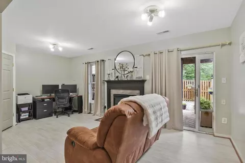 8915 Benchmark Ln, Bristow, VA 20136 photo 13
