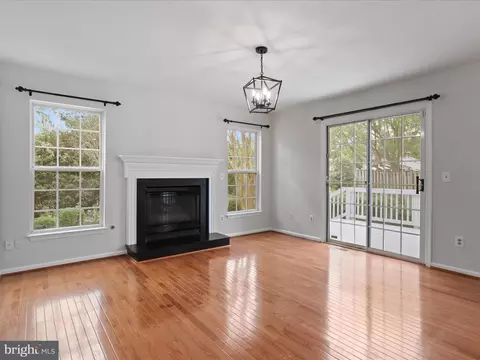 Living - 10313 Corryton Ct, Manassas, VA 20110 photo 1 of 4
